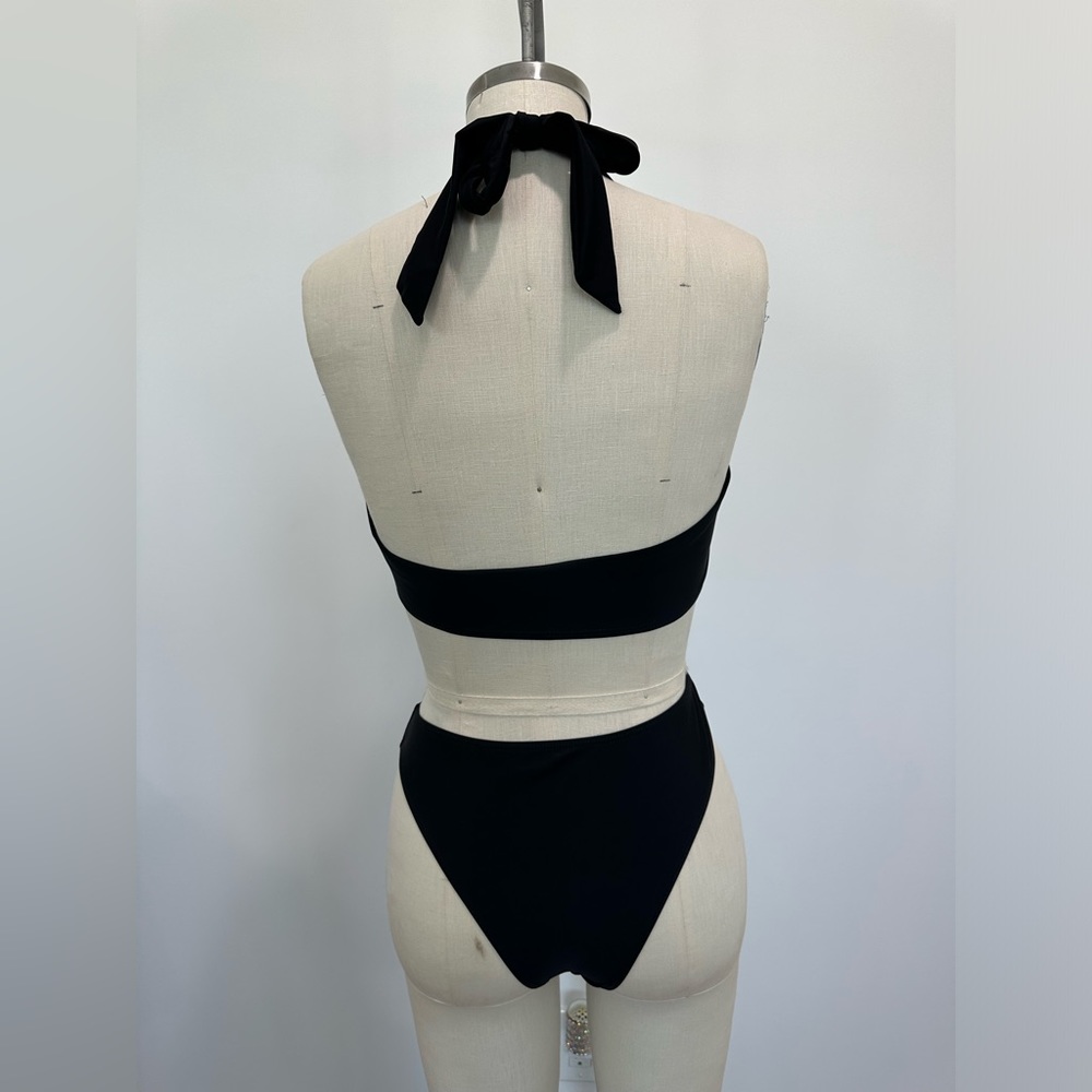 Monokini - Picture 2 of 4